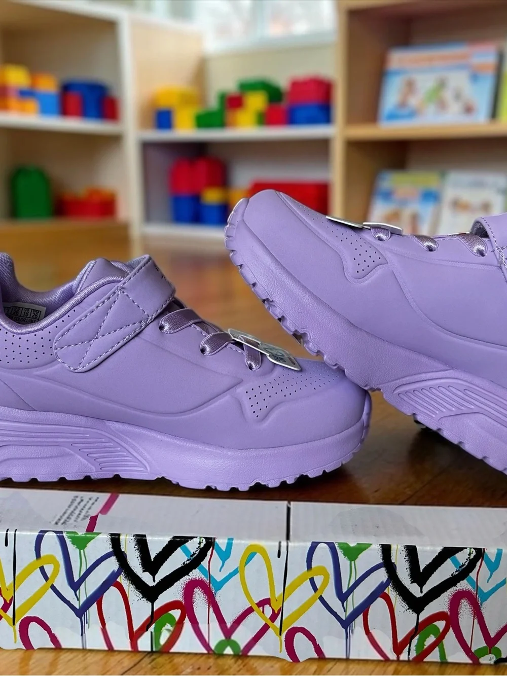 Skechers x Goldcrown: Uno Lite - Love Levitate Size 10K Brand New